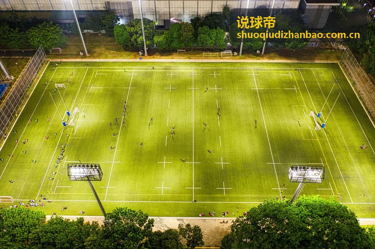 说球帝战术拆解：足球比赛阵型变化与传球线路示意图